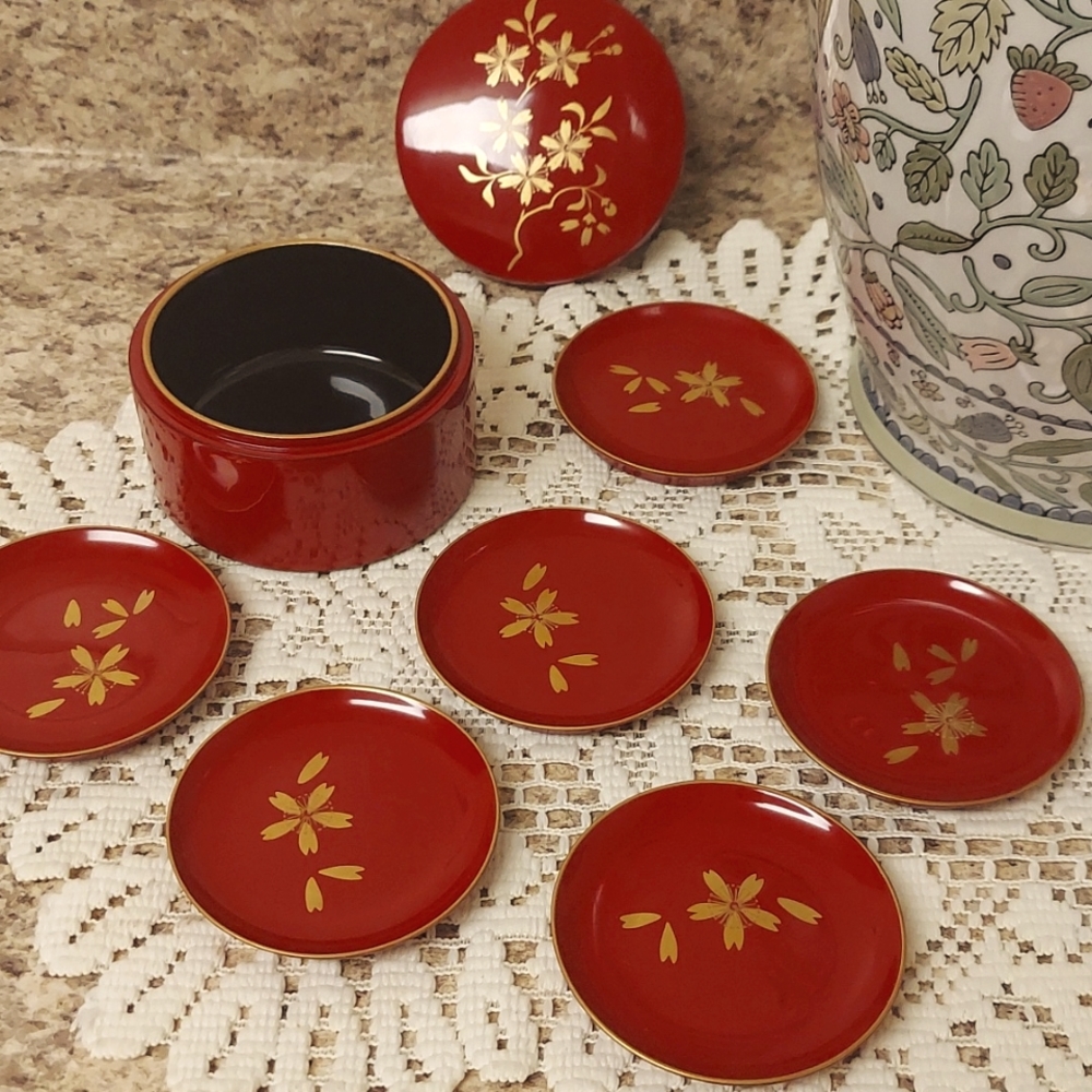 SET/6 VINTAGE PLASTIC COASTERS IN BOX-RED WITH GOLD LEAF LEAVES